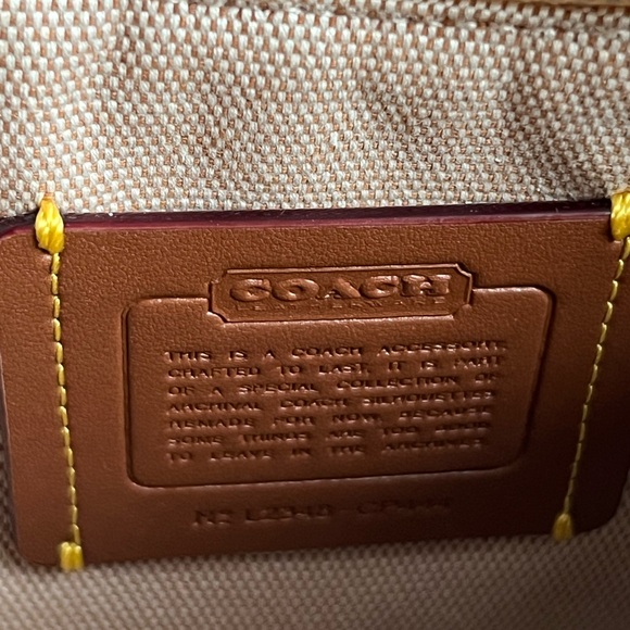 CP444 - Coach Swinger Bag 20 in Tweed - Picture 9 of 12